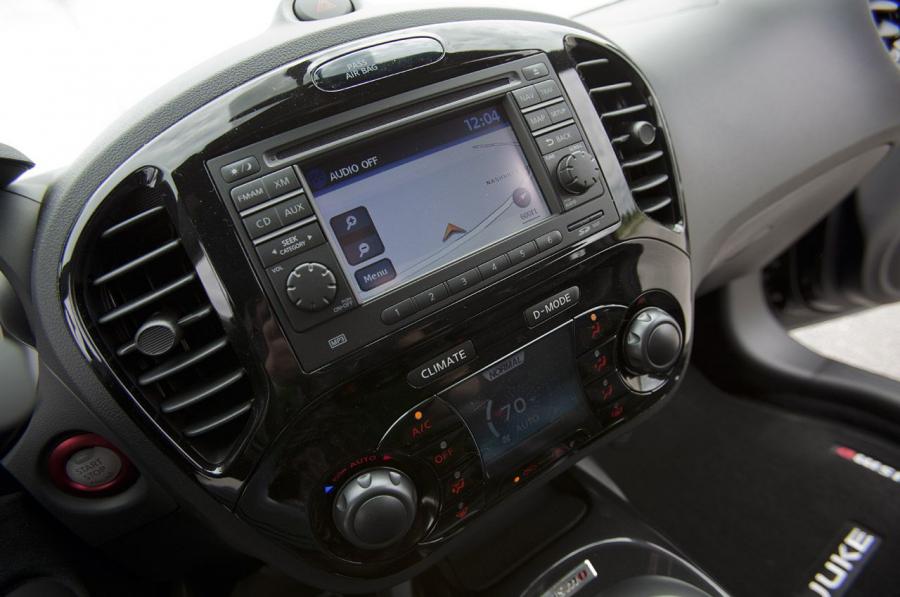  Nissan Juke Nismo 2013 года  (фото 17 из 25)